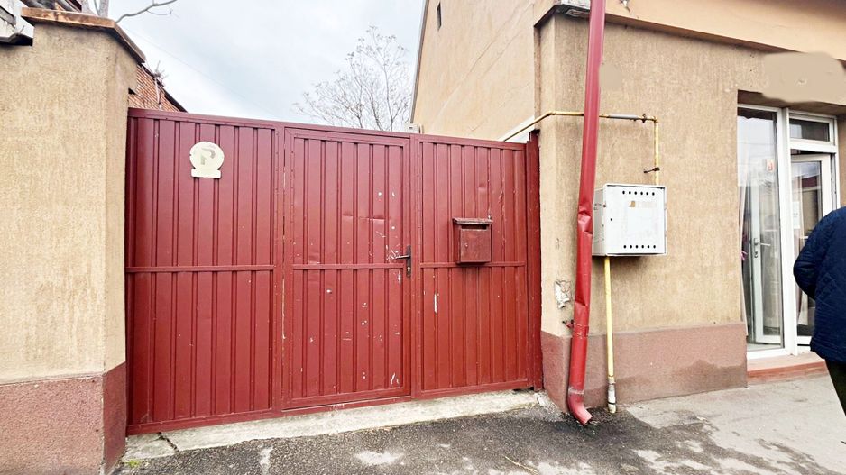 Casă cu 2 spații comerciale la stradă zona Decebal, Oradea - Poză 3