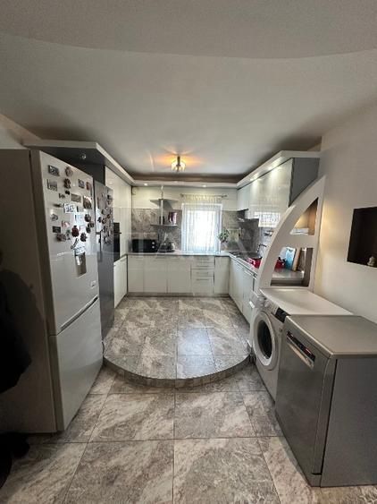 Apartament cu 3 camere, mobilat modern, 2 balcoane și parcare. - Poză 6