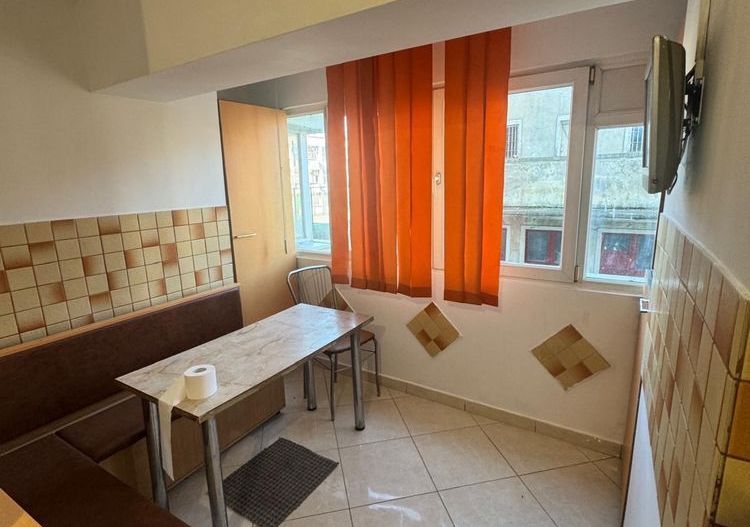 Inchiriez apartament nemobilat 4 camere Pantelimon - Poză 3