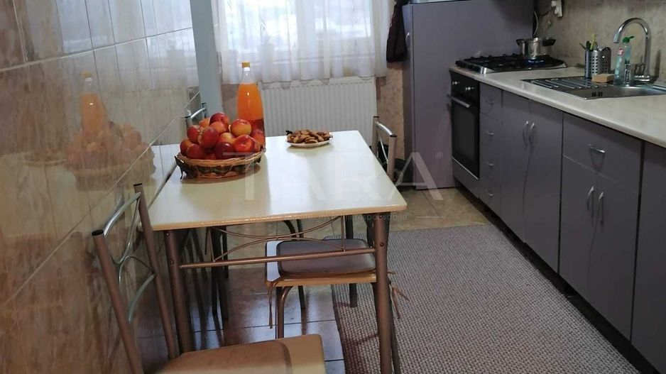 Apartament 70 mp, scara interioară, curte, parcare și boxă, mobilat. - Poză 2