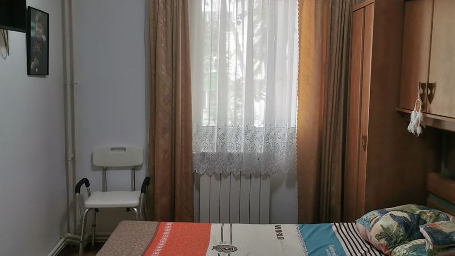 Proprietar , vand apartament , 4 camere cu centrala termica , boxa si loc parcare adp - Poză 8