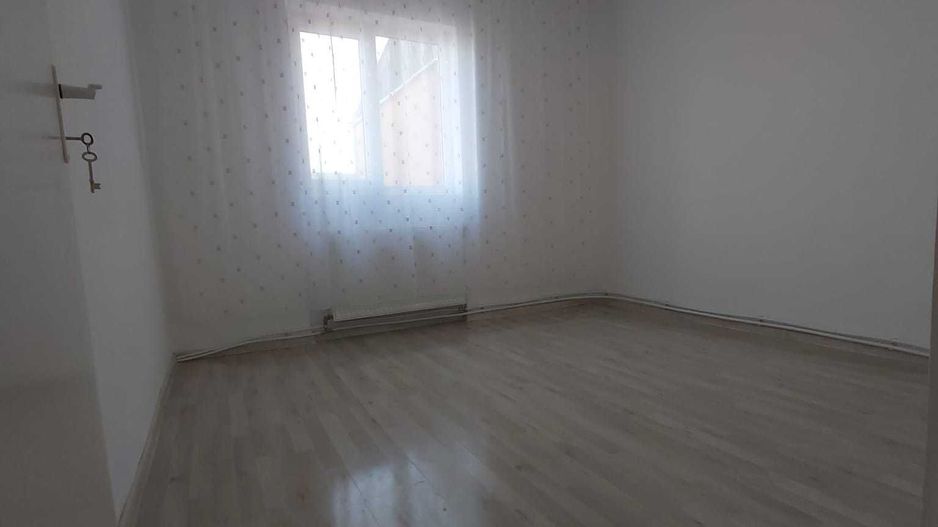 Apartament de vanzare, 2 camere, balcon inchis, 45 mp utili, Sebes - Poză 3