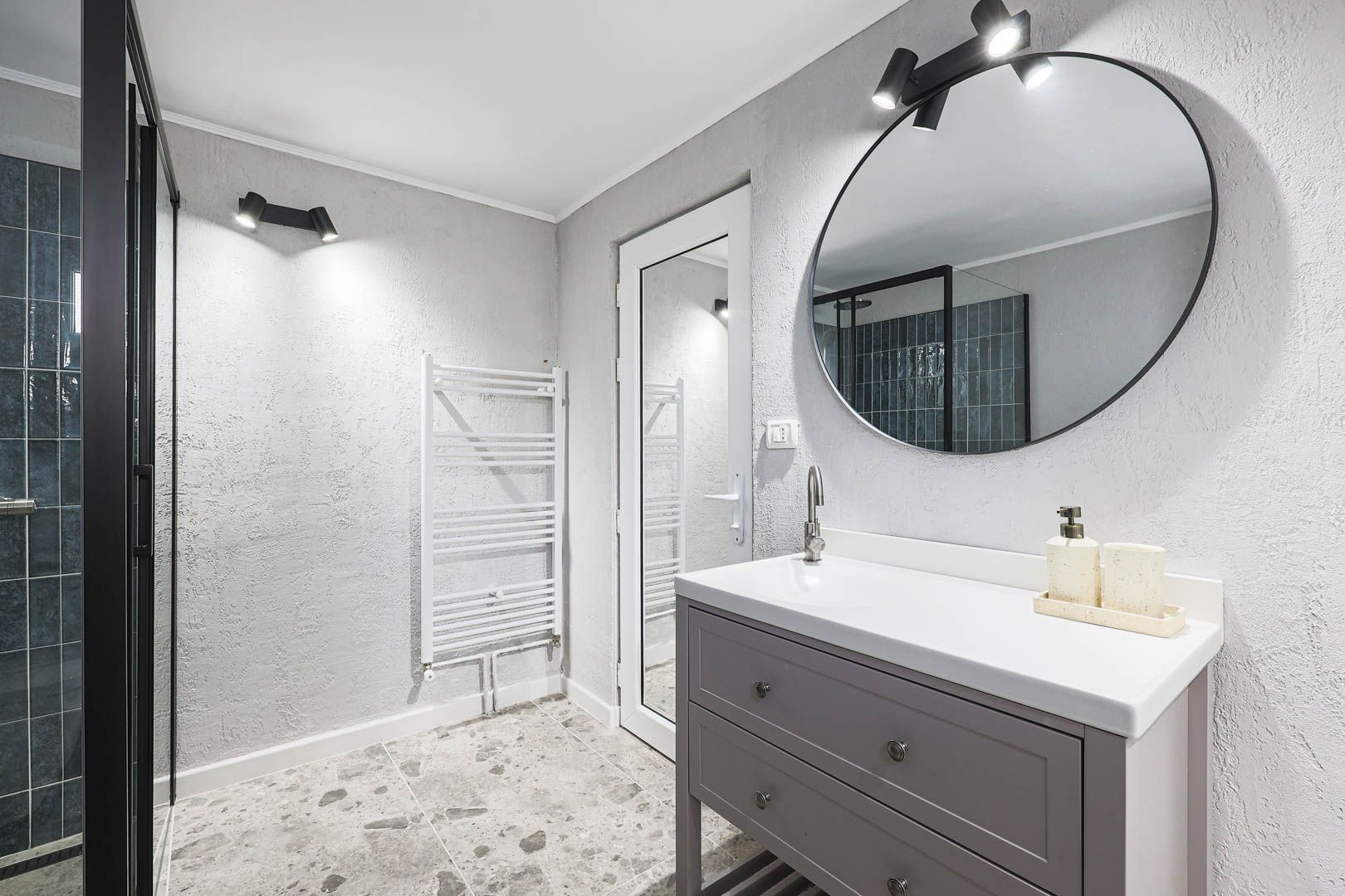 Apartament 95 mp pe Iuliu Maniu la casă, curte proprie inchisa - Poză 6