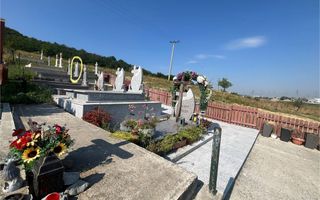 Cavou cu 2 locuri din granit, în Cimitirul Mănăstirii Vlădiceni, Iași - Poză 3