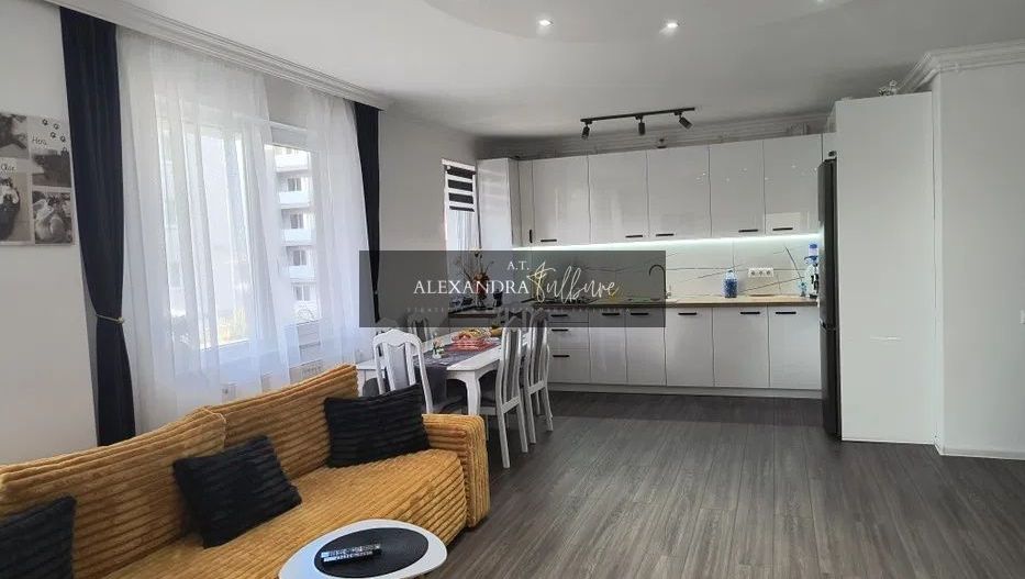 Apartament 3 camere, 2 bai, balcon, Teilor - Poză 1