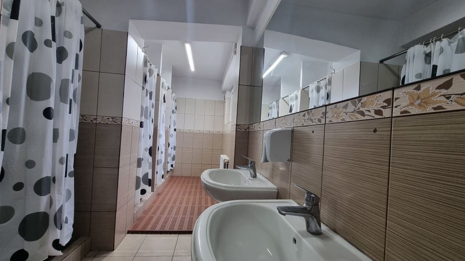 Clădire P+2+M de închiriat – spații servicii / birouri / sală sport - Poză 6