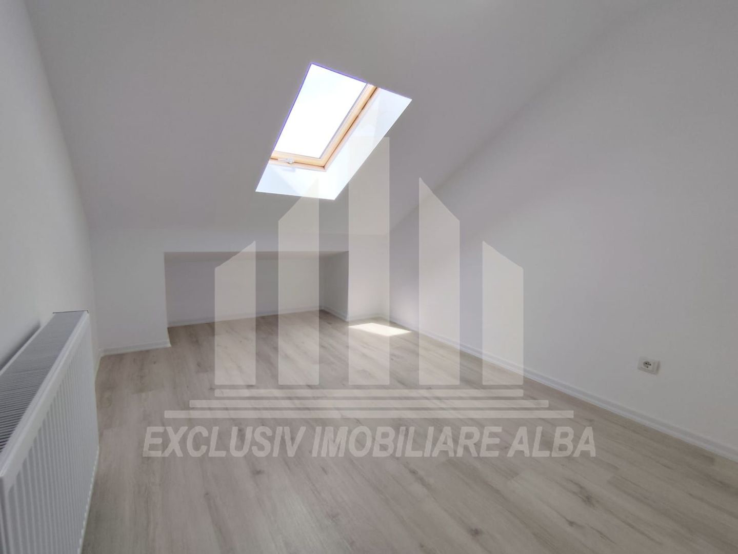 Apartament cu 5 camere decomandate, Cetate - Poză 8