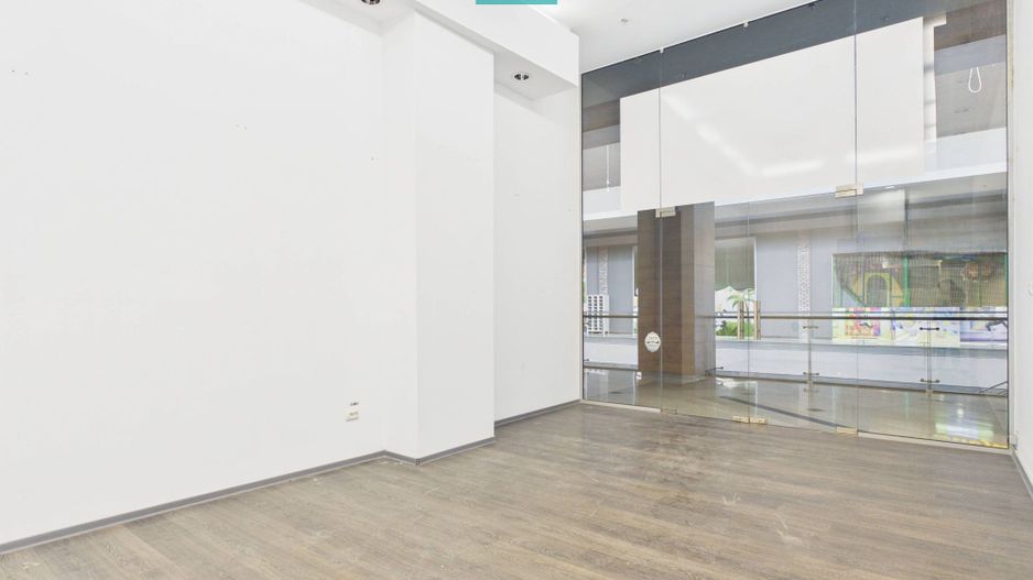 Spațiu comercial/de birouri/showroom în Arad - Poză 3