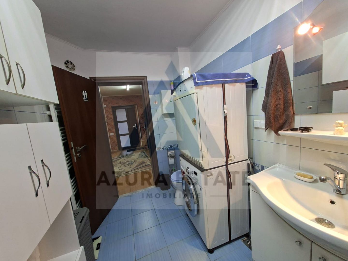 Casa 6 camere 2 bai curte 306 mp utili si parcare privata in Selimbar - Poză 16