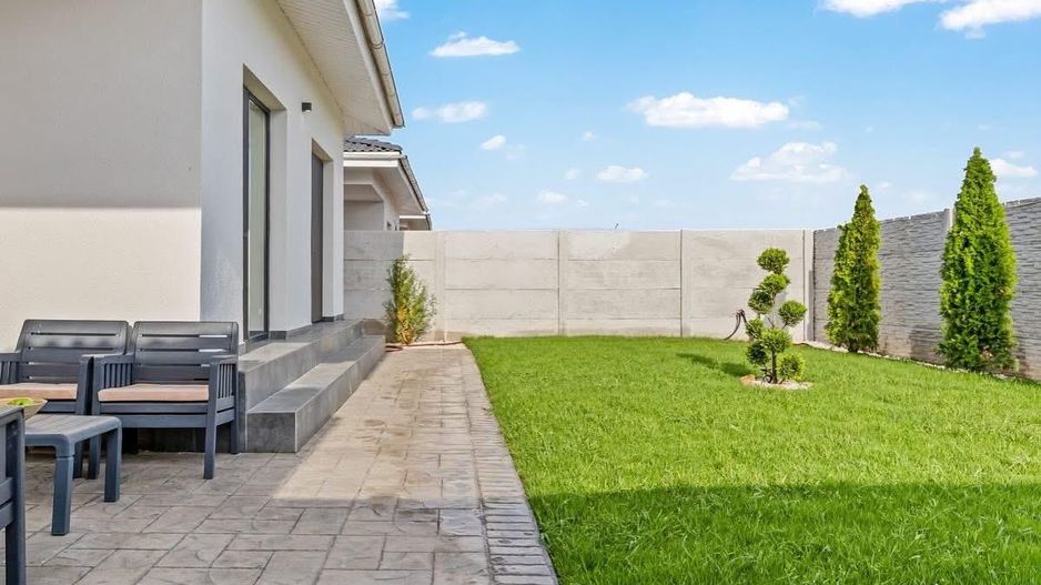 Gradinita la intrare, casa cu pompe caldura 10 kw, curte proprie mare - Poză 13