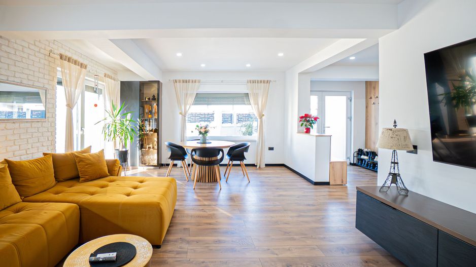 Lumina – Casa P+1E de vânzare, mobilată/echipata, cu piscină si garaj. - Poză 1