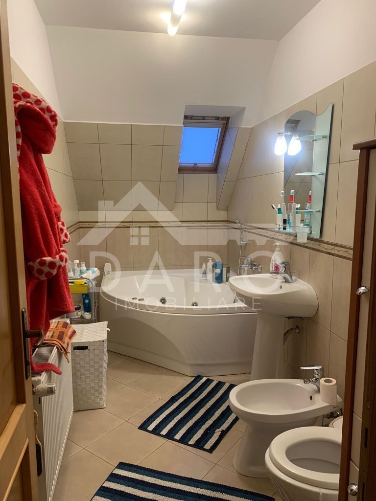 Se inchiriaza casa 3 dormitoare, living, dining, garaj Str Muntenia - Poză 5