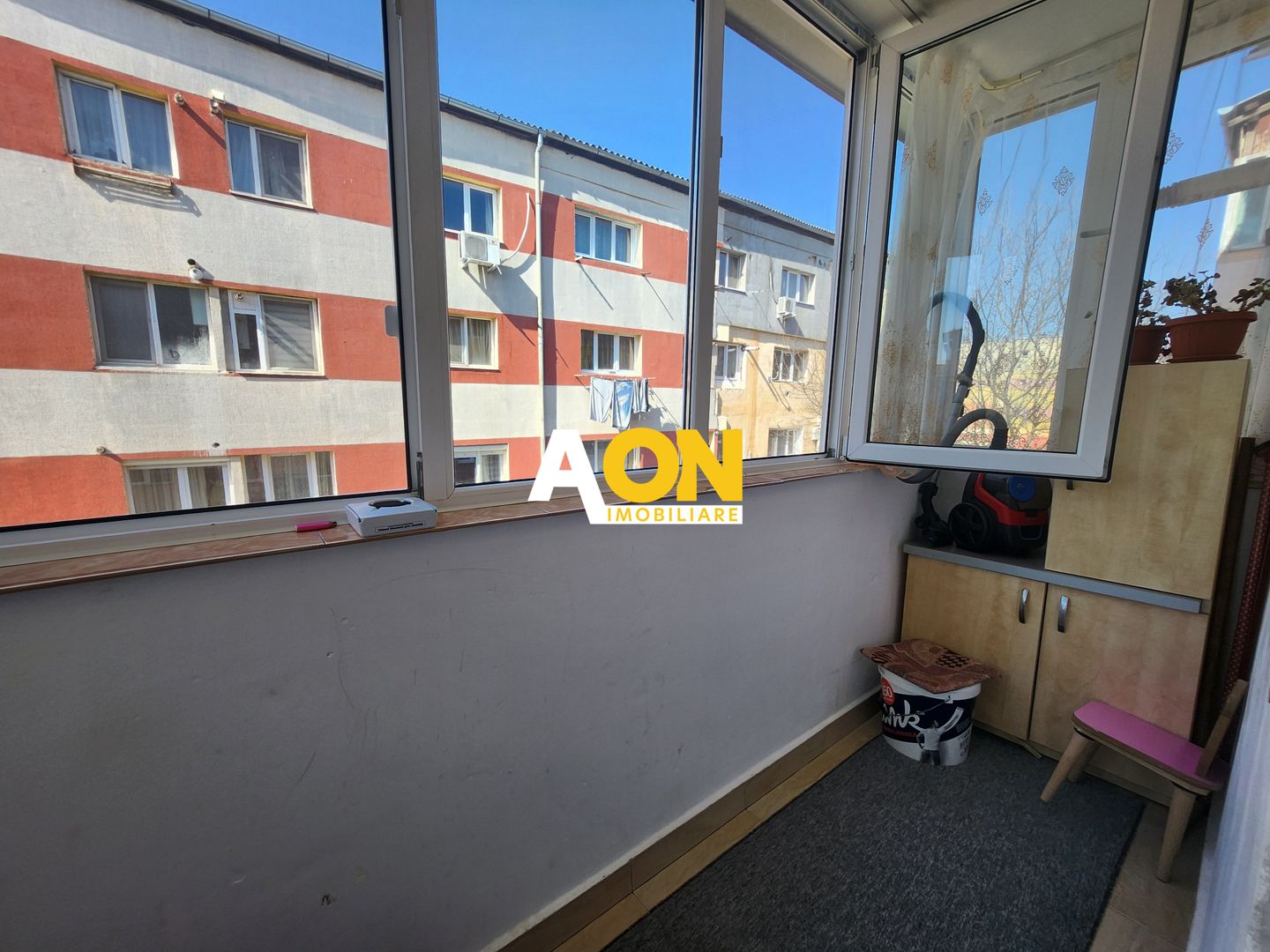 De vanzare apartament 3 camere, etaj intermediar, Cetate - Poză 9
