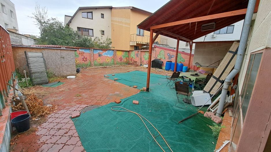 Vând casă cu demisol , parter + 2 etaje și teren în sector 4 - Poză 7