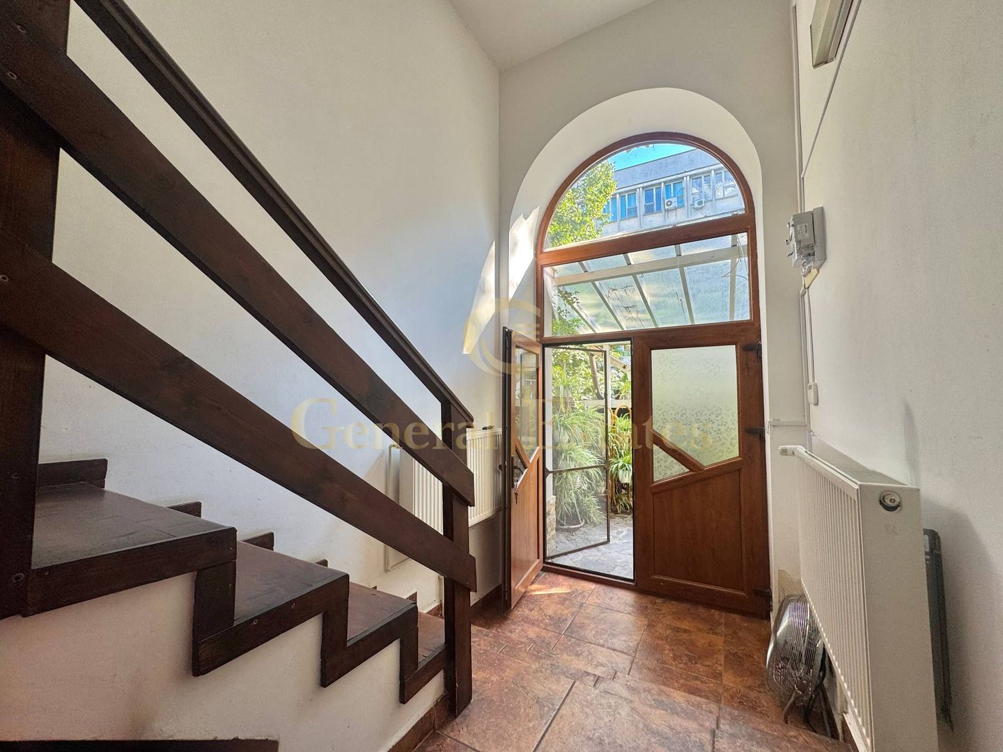 Spre Vânzare Proprietate remarcabilă cu 6 camere în inima Iașului ! - Poză 12