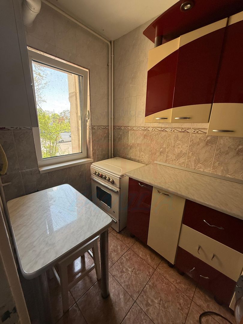 ✨De închiriat 3 camere, Micro 14, 300 Euro/luna - Poză 3