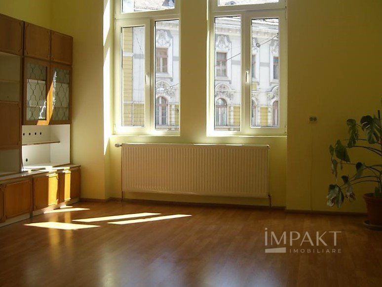 Apartament cu 4 camere, semidecomandat, in zona Marty Horea! - Poză 2