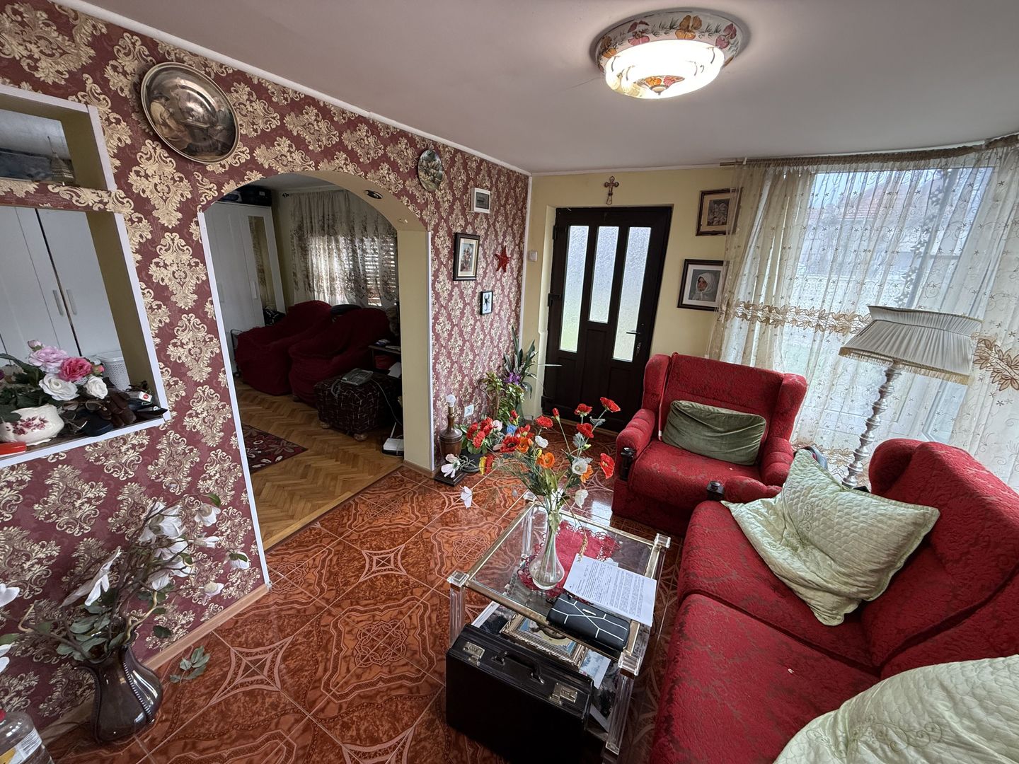 Casă corp C1 84mp + casă corp C2 51mp+garaj+ grădină și teren 889mp - Poză 3