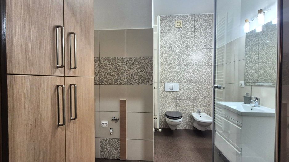 Bloc nou, sectiune mare, apartament 3 camere cu semineu, terasă mare si garaj - Poză 20