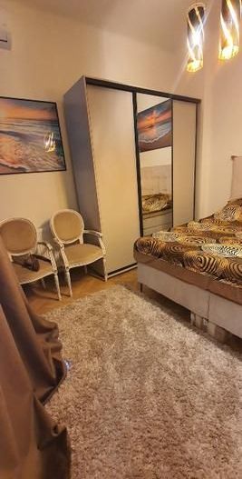 De vanzare Apartament 3 camere in vila, Hala Traian- Mantuleasa - Poză 1