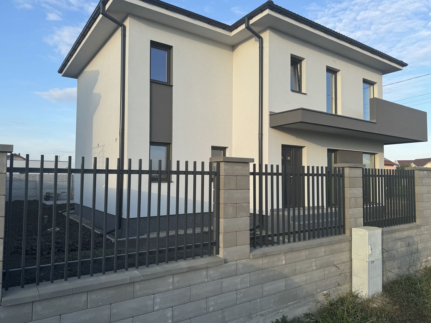 Sacalaz individuala P+E,Terasa,balcon,2 bai,5 camere,2 F.s - Poză 3