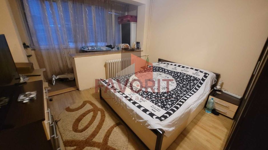 Etaj intermediar. Disponibil imediat . Zona excelenta - Poză 1