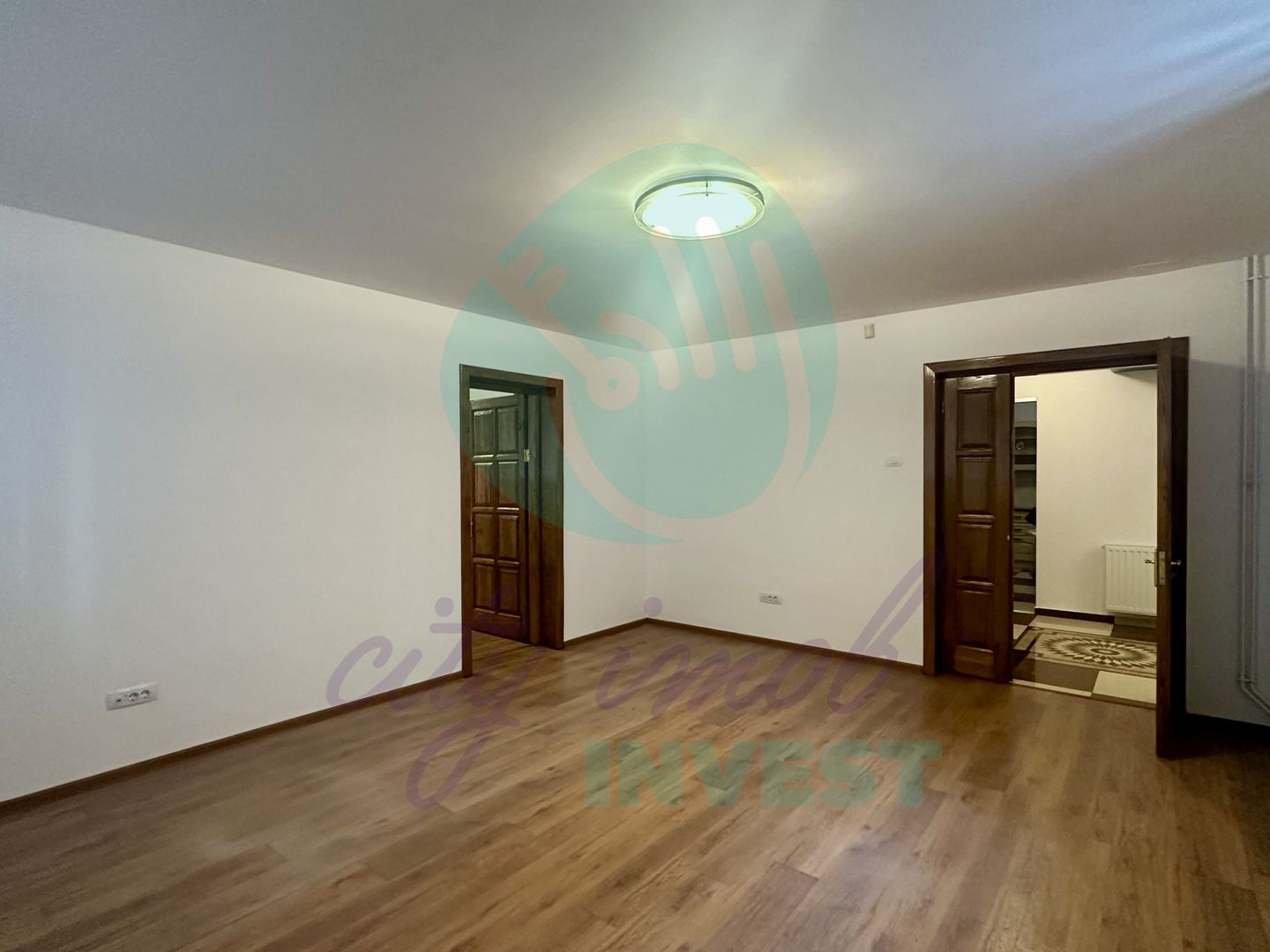 Casa eleganta si curte proprie de 71 mp in zona Plantelor - Poză 12