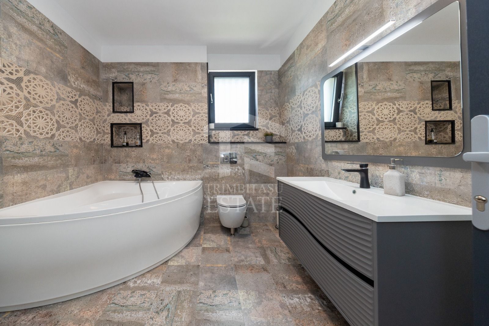 Sanpetru ,Subcetate-Casa 4 camere,3 bai+480 mp teren - Poză 28