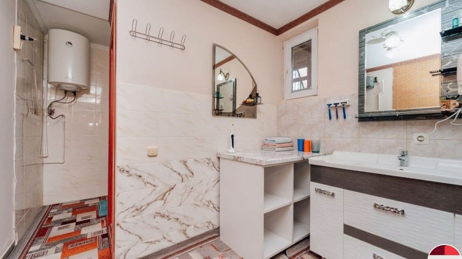 Casă de vânzare, Obileni, Hîncești ,185 m² ,16 ari, 2 garaje - Poză 9