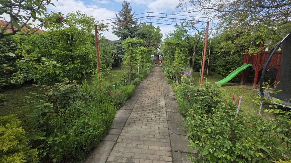 De Vânzare Căsuță cu 7 ari teren Bercu Roșu - Poză 1
