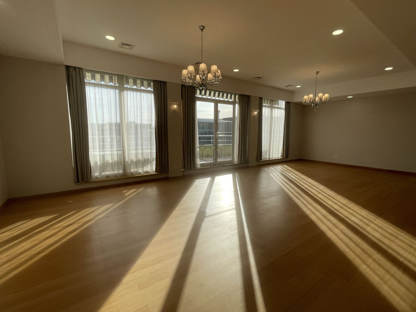 PENTHOUSE SUPERB CU 4 CAMERE LA INCHIRIERE LANGA PARCUL HERATSRAU - Poză 1