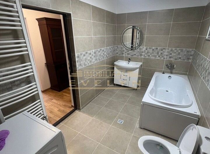 Casa de vanzare in Cristesti la strada principala, renovata complet !! - Poză 11