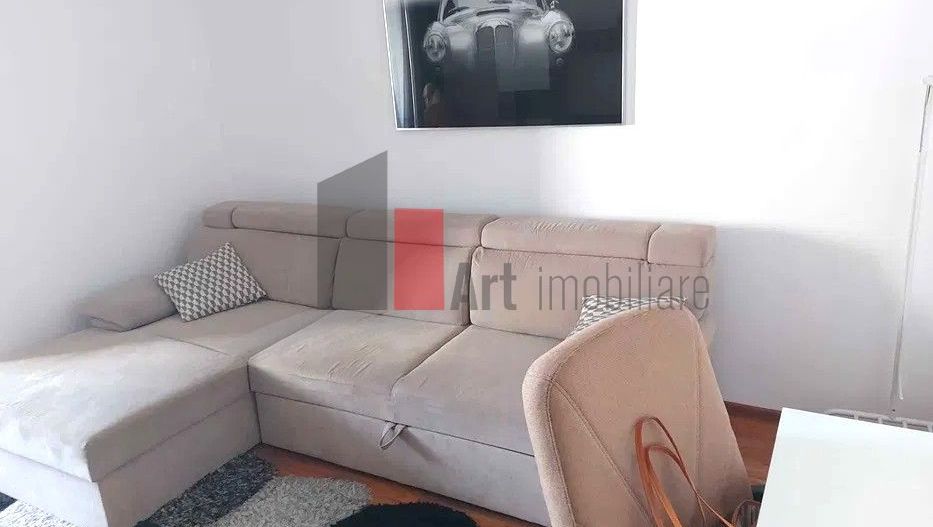 Gars. 31 mp, et 9/10, bloc reabilitat, instalații refăcute, mobilată și utilată - Poză 2