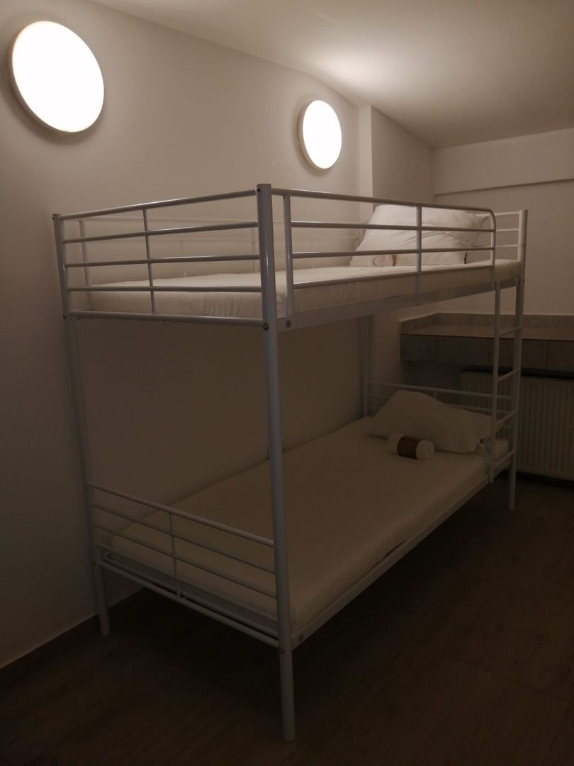 Etaj de inchiriat/ camere+ bai/bucatarie/spalatorie - Poză 14