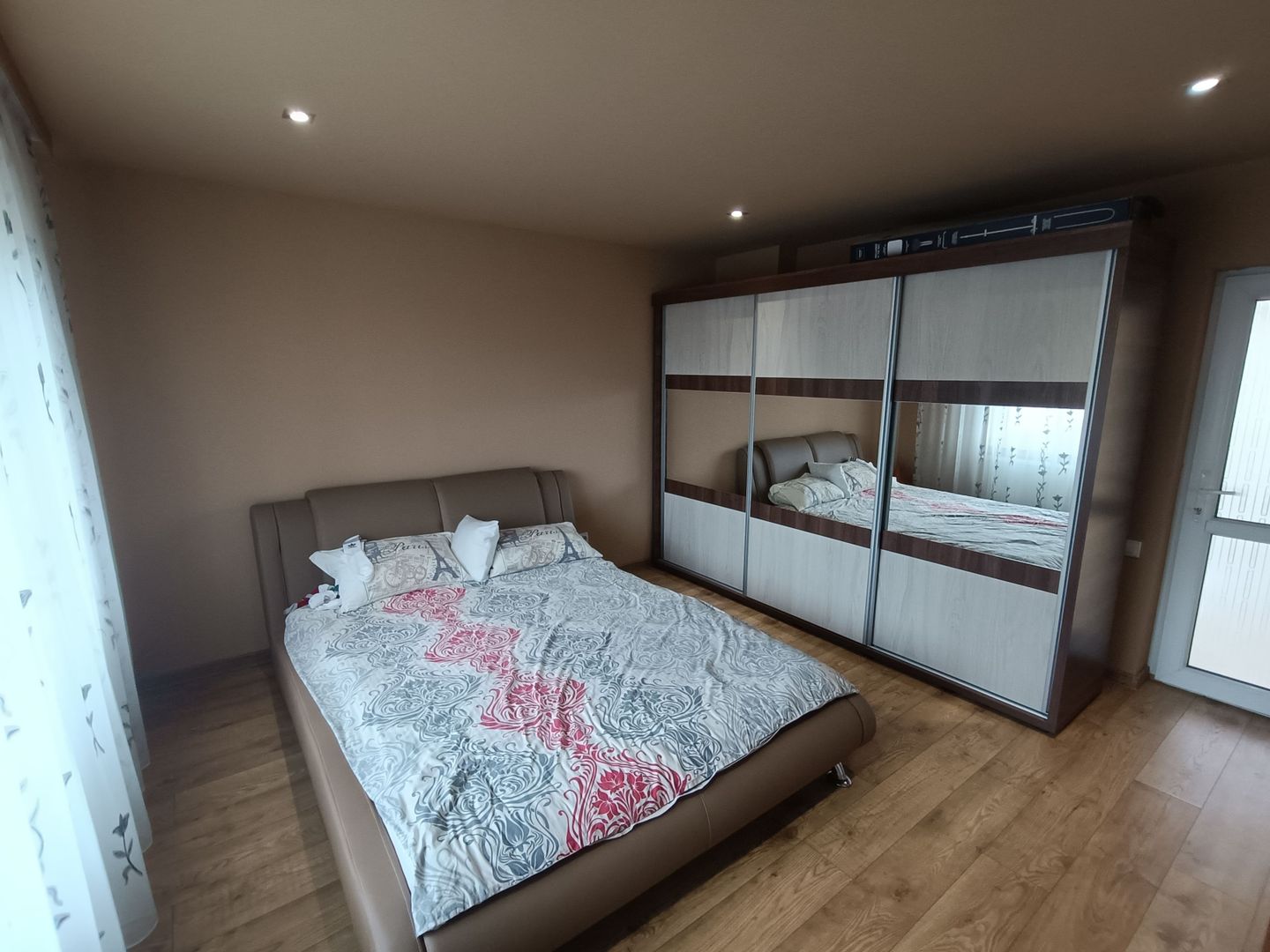 Casa cu 3 camere, 150 mpu, mobilata, utilata, garaj, curte, Ampoita - Poză 3