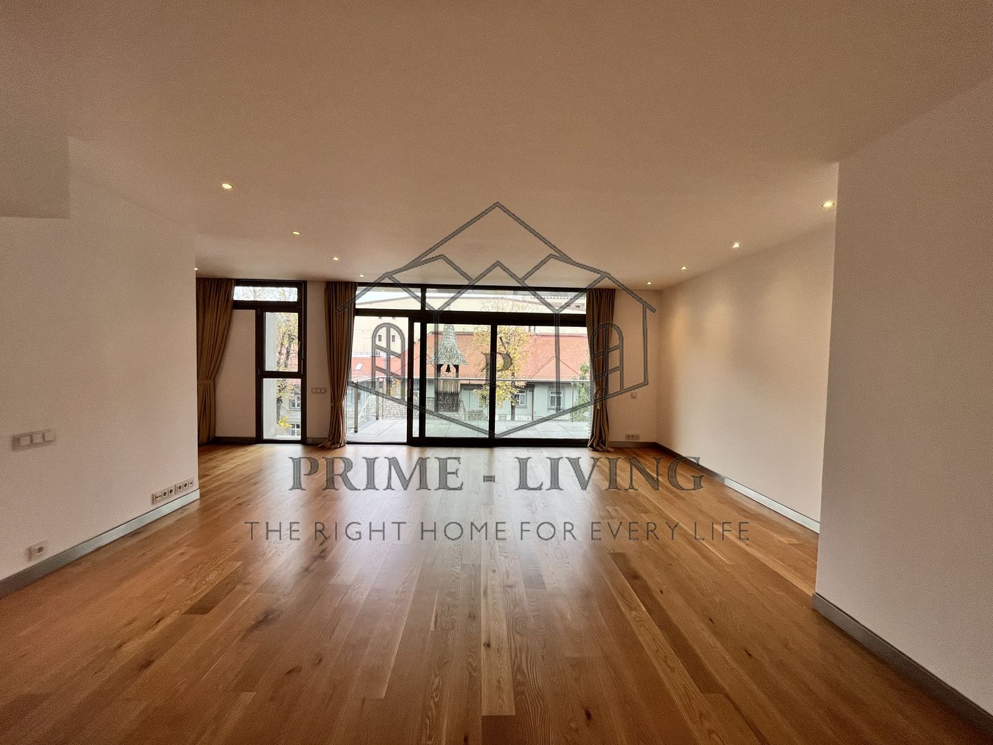 SPECIAL 4-ROOM APARTMENT FOR RENT NEAR KISELEFF PARK - Poză 2