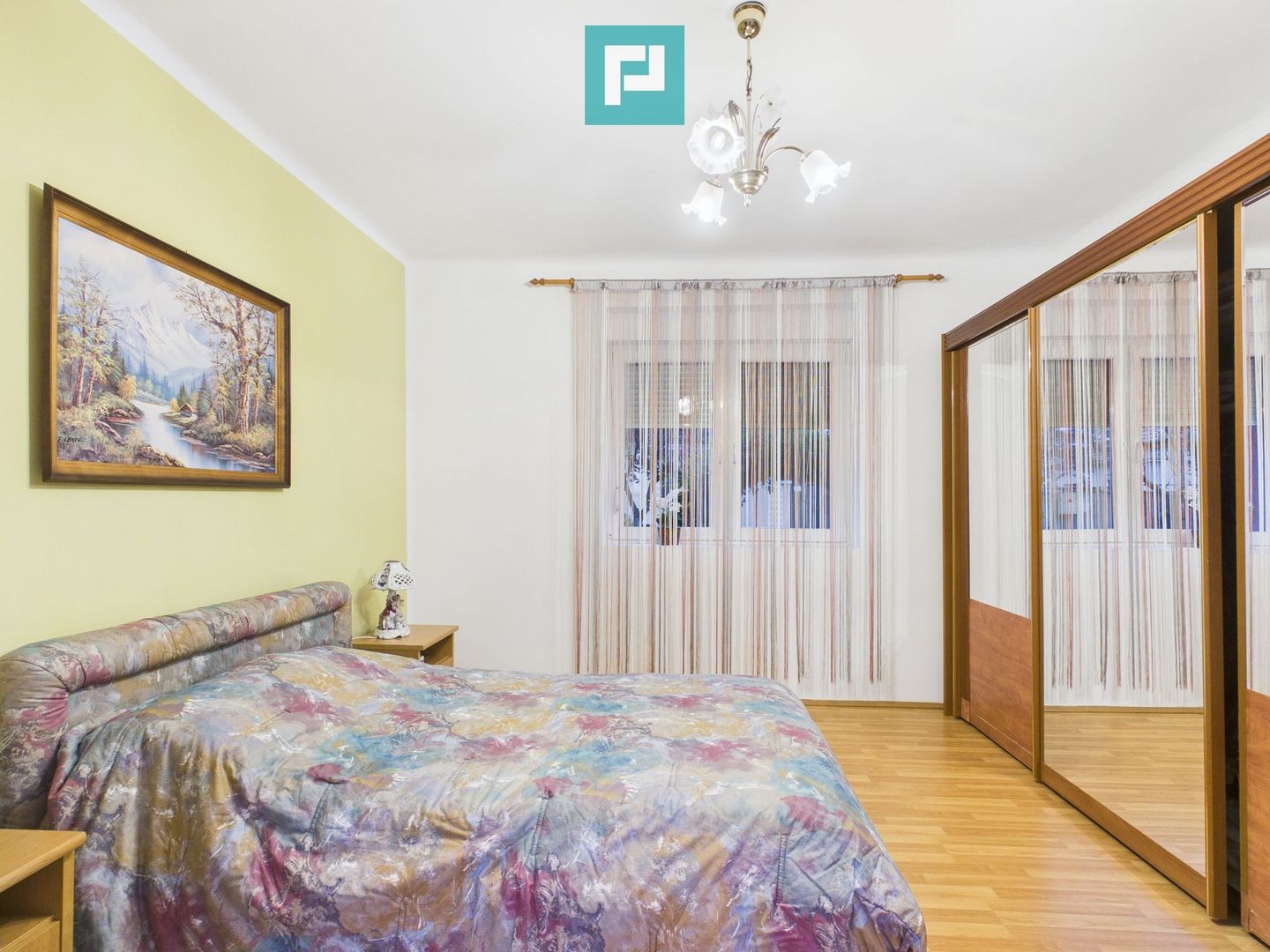 Casă 2 corpuri și 5 camere ultracentral în Curtici - Poză 3