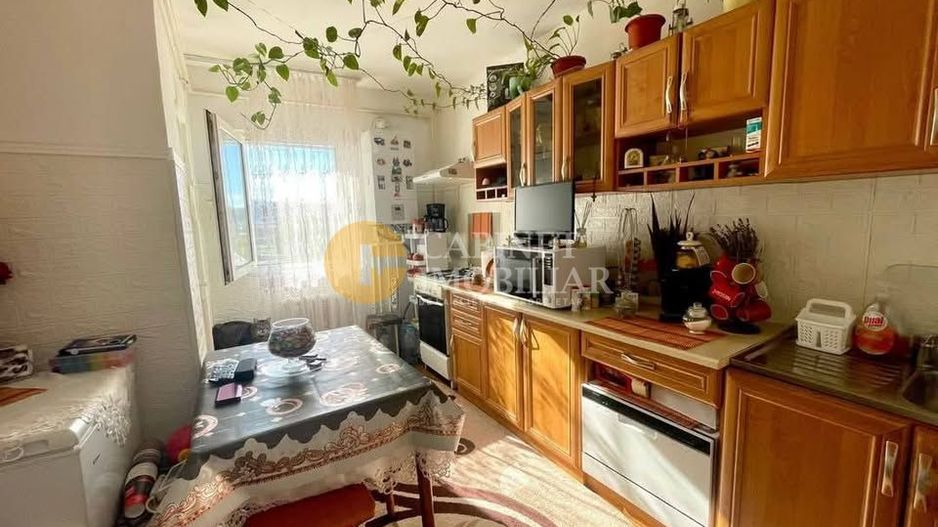 4 camere - decomandat - 1986 - loc de parcare - Poză 5