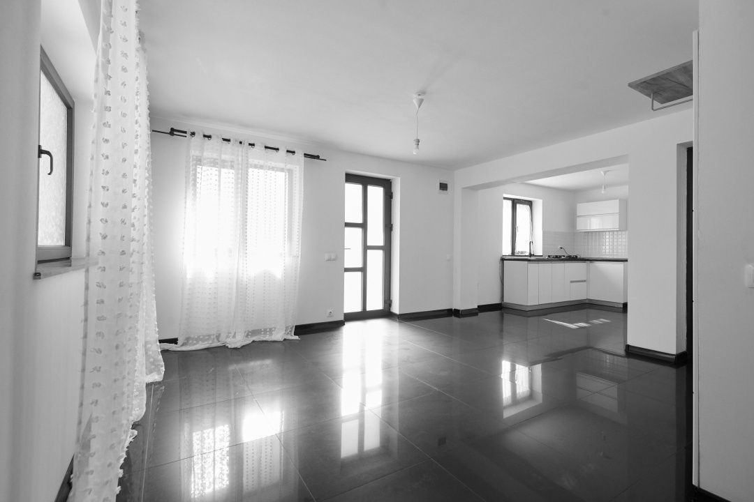 Casa cu 4 camere in Mioveni - Comision O - Poză 1