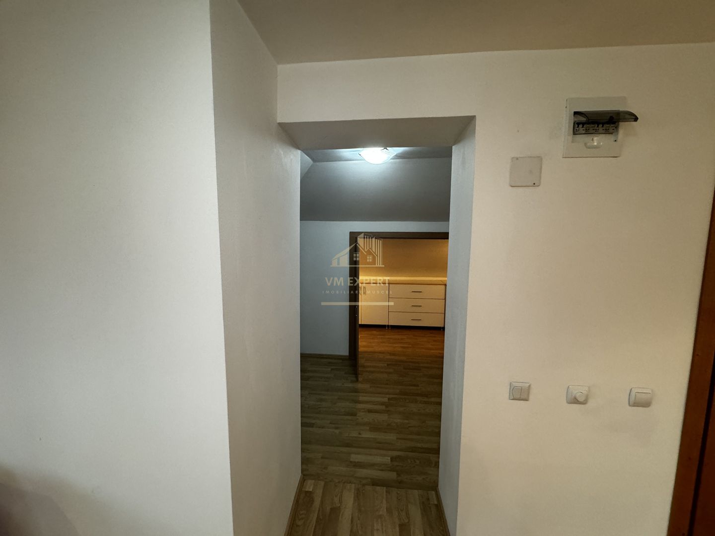 APARTAMENT CAMPULUNG TIP PENTHOUSE, 5 CAMERE GRUI - Poză 30