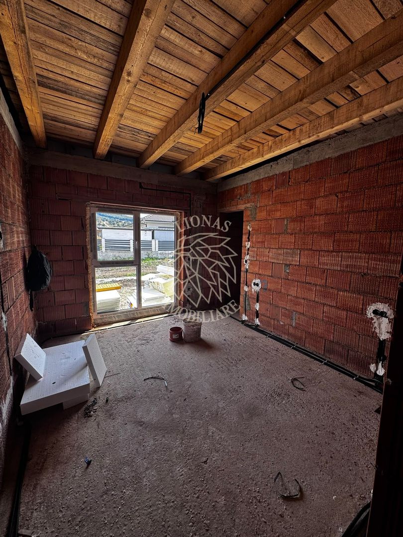 Casa Finisata 4 camere 107 mp-terasa-teren 388 mp-Aerodrom - Poză 3