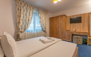 Pensiune Râșnov, 13 camere plus locuință proprietar, zonă Cetate - Poză 15