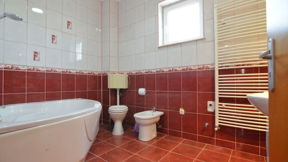 Inchiriem Vila individuala 6 camere cu panouri solare zona Pipera - Poză 18