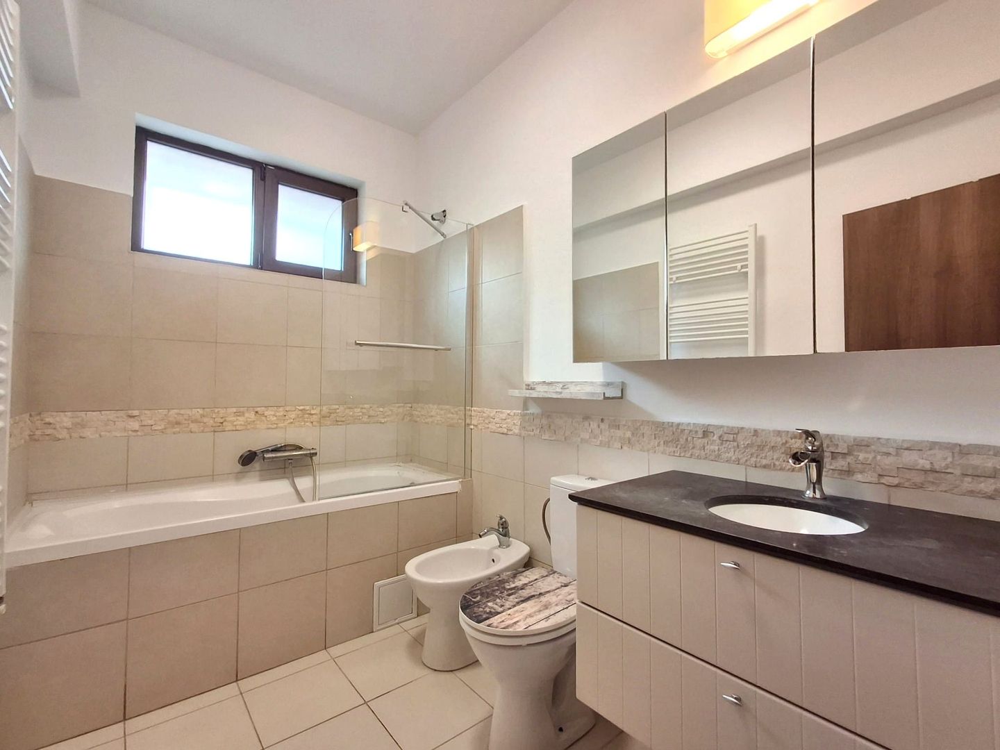 De Vanzare Casa  cu 4 camere  zona Tunari - Poză 12