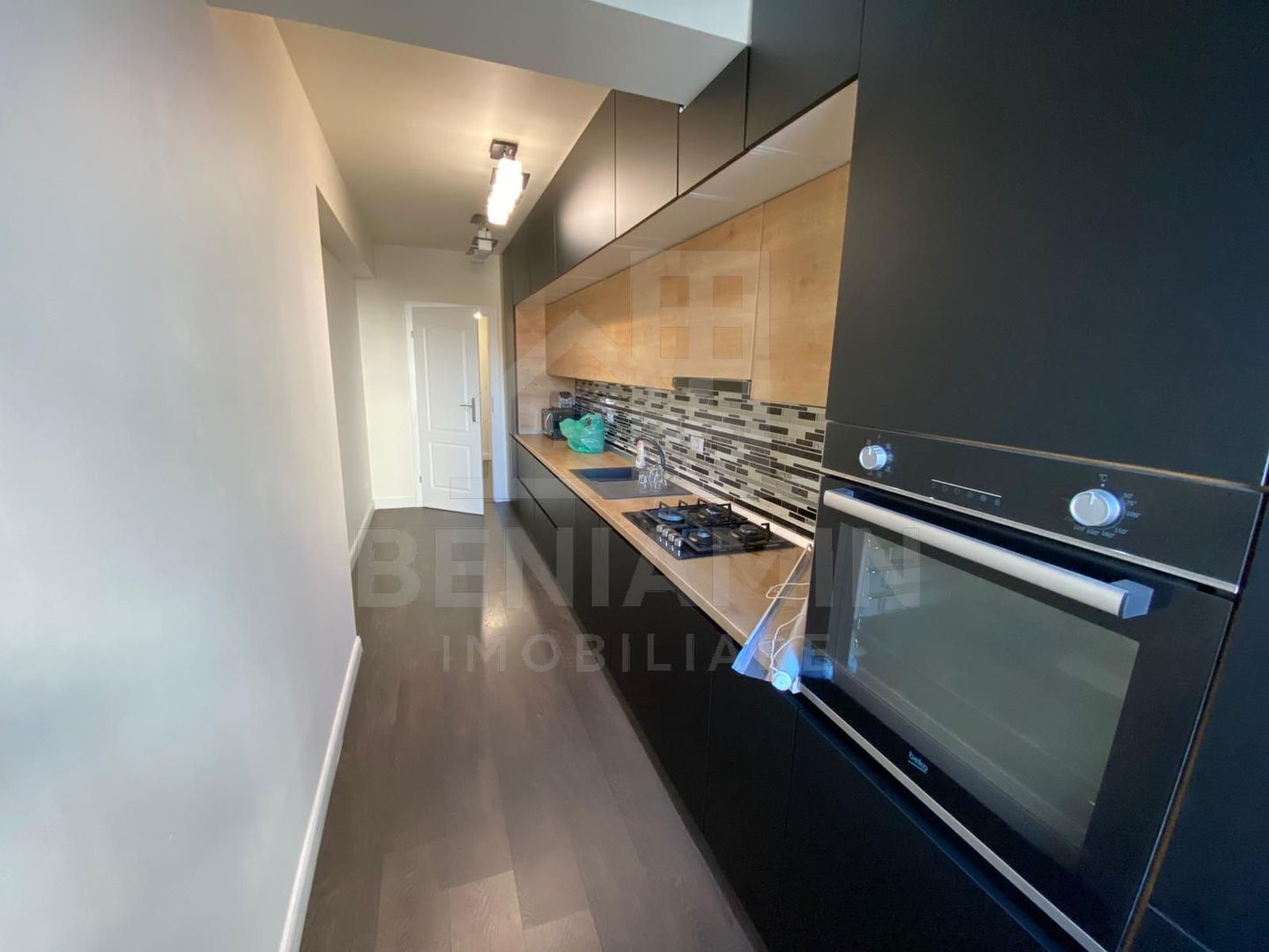 Apartament modern 3 camere-Zona Ciuperca-Loc de parcare-Disponibil - Poză 9