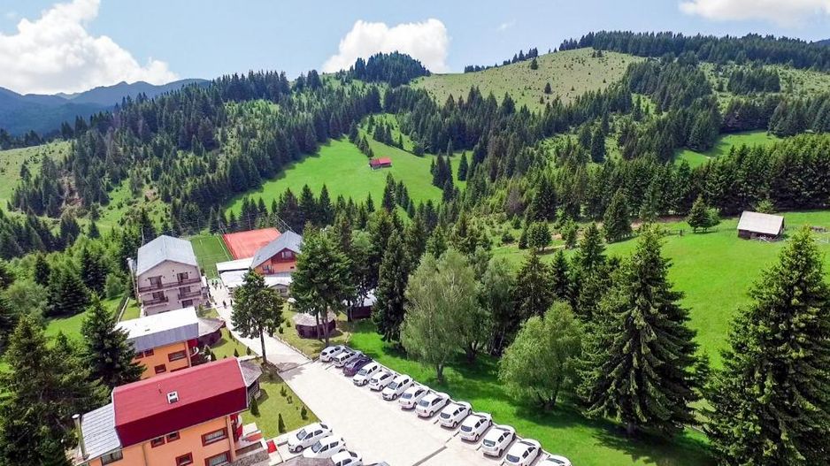 Domeniu turistic, zona pitoreasca, priveliste, aer curat, Fundata, Brasov - Poză 13
