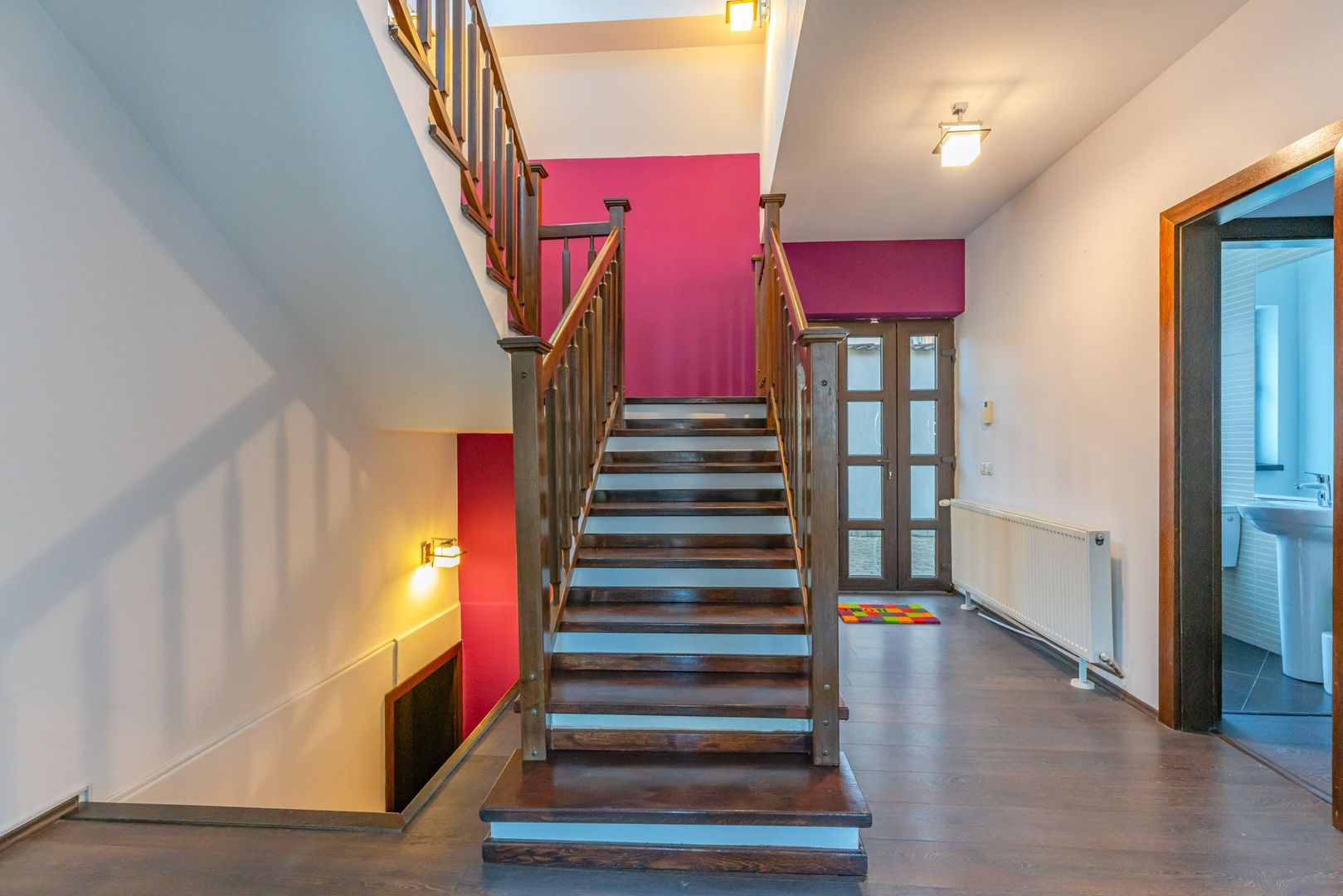 Casă modernă cu garaj și 4 dormitoare, aproape de Piața Sfatului - Poză 12