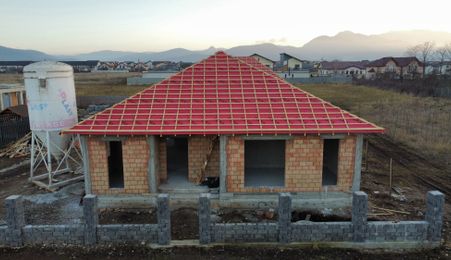 Casă pe parter de vânzare în cartierul Izvor