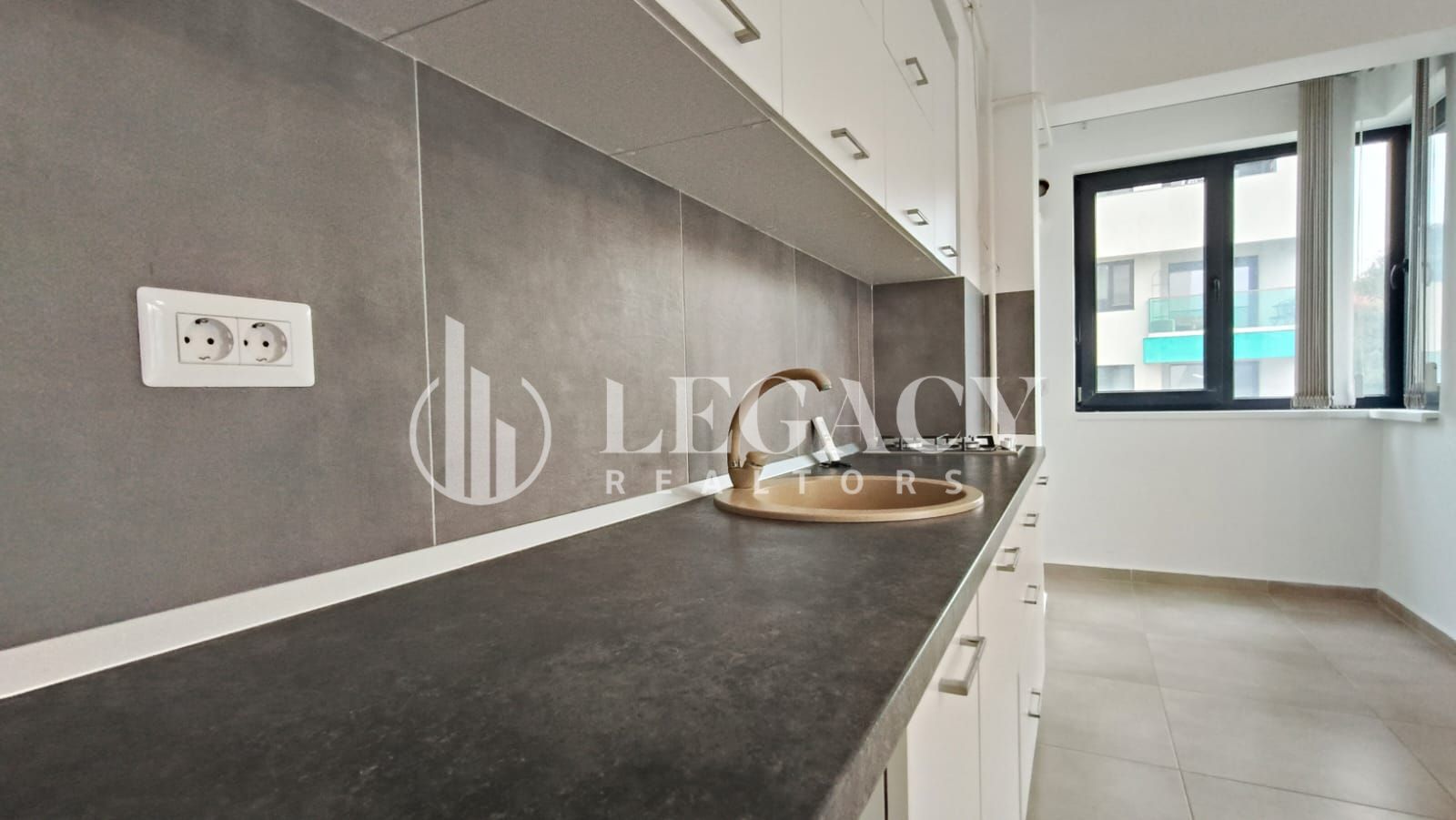 Spatiu birou modern cu 2 locuri de parcare in Grand Beetle Pacurari - Poză 9