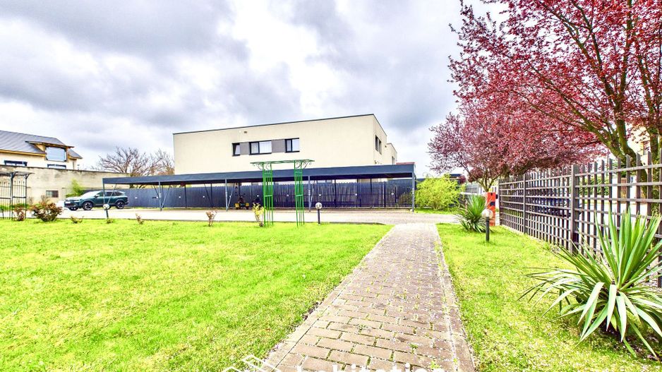 Confort de casă, spațiu generos – apartament premium în Dumbrăvița - Poză 1